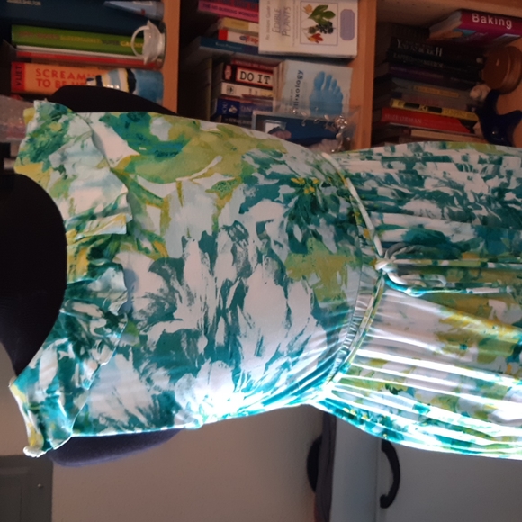 Fun and flirty dress - Picture 3 of 5